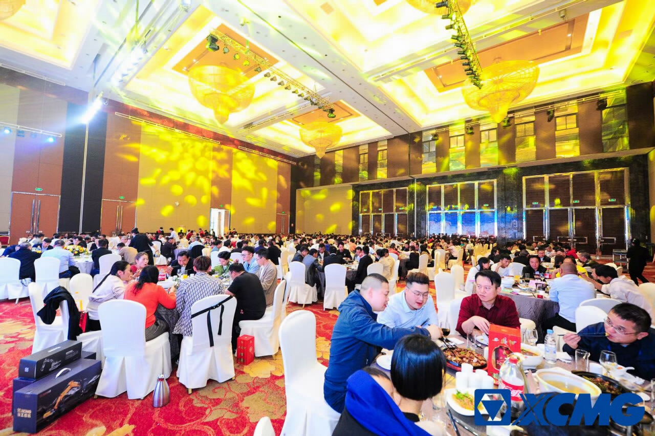 徐工挖機(jī)昆明春季大型訂貨會(huì)