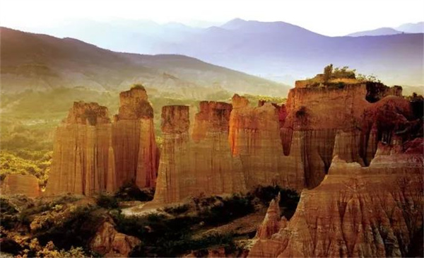 飽覽神奇土林風(fēng)光，組團游玩更優(yōu)惠！