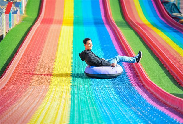 昆明團(tuán)結(jié)鄉(xiāng)名花谷團(tuán)建活動案例----彩虹滑道